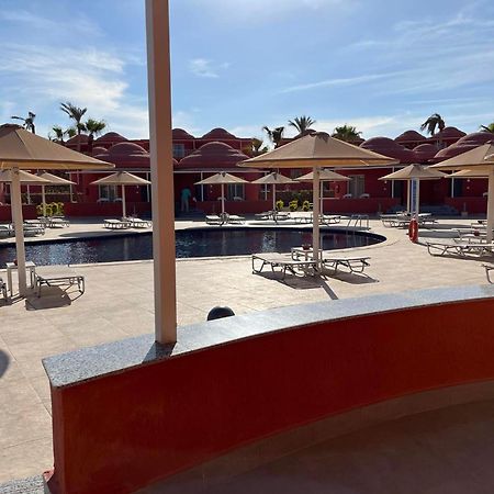 Pickalbatros Laguna Club Resort Sharm El Sheikh Exterior foto The pool at the hotel