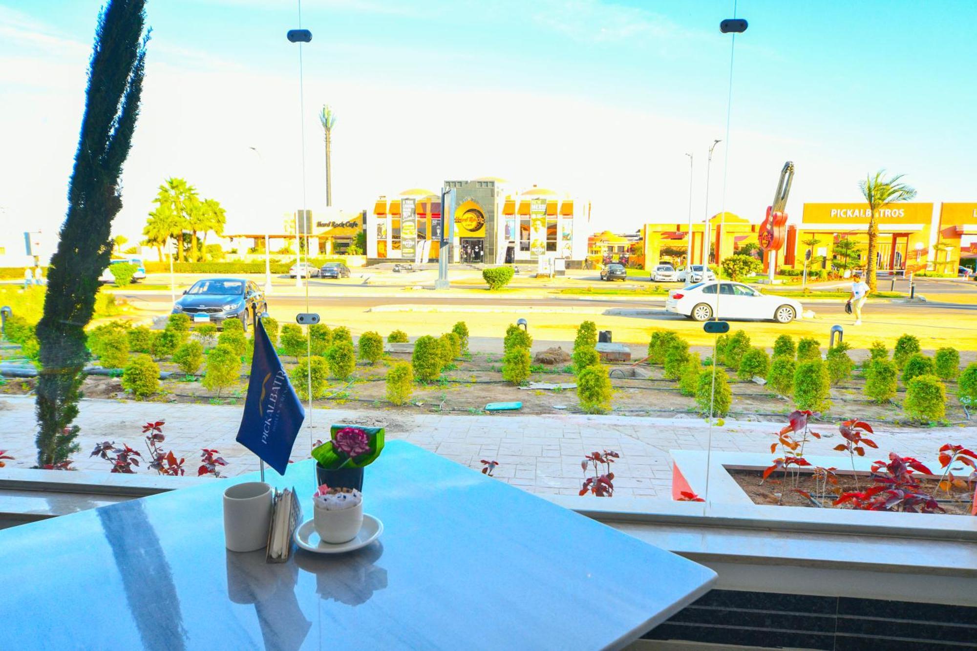 Pickalbatros Laguna Club Resort Sharm El Sheikh Exterior foto View of the shopping centre from the café